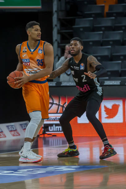 尤其是他对 尤其是他对